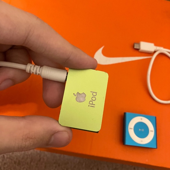 Apple iPod Nano Shuffle Mini Blue/Green Tested Working Bundle 4th&2nd Generation - Picture 4 of 7